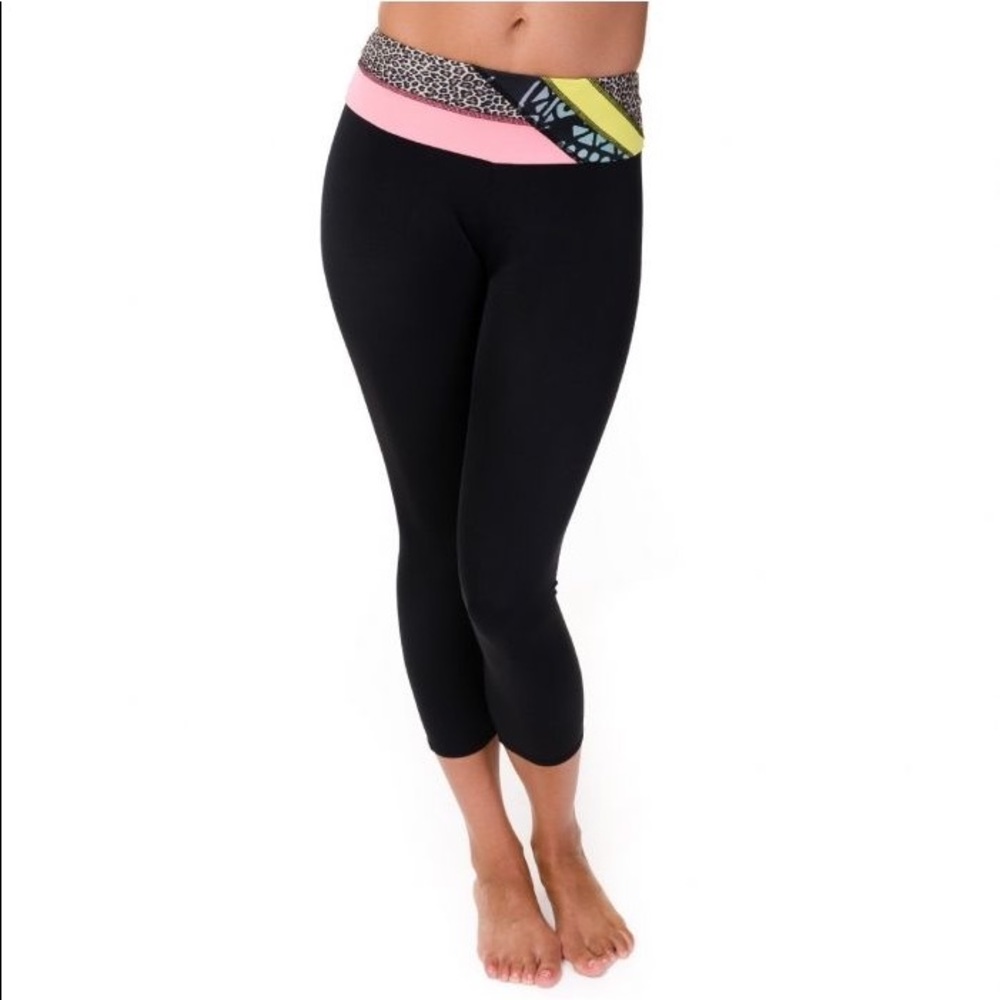 Onzie hot yoga collage Capri leggings new M/l